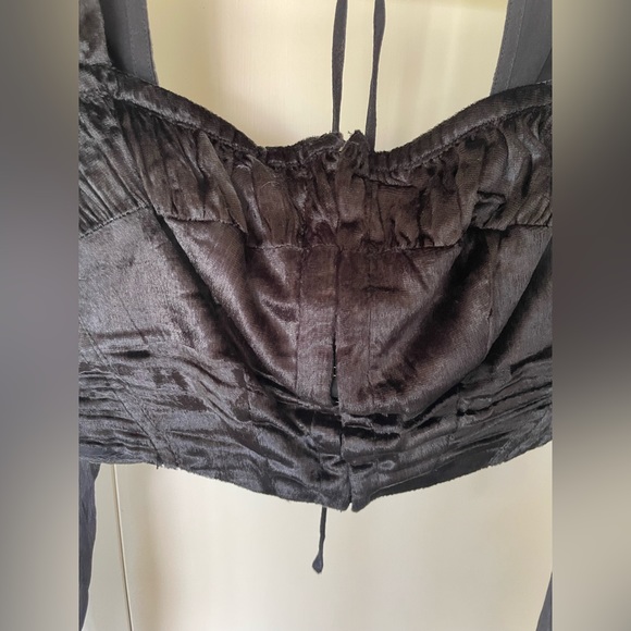 Black sheer sleeve velvet snap closure crop top - Picture 4 of 4
